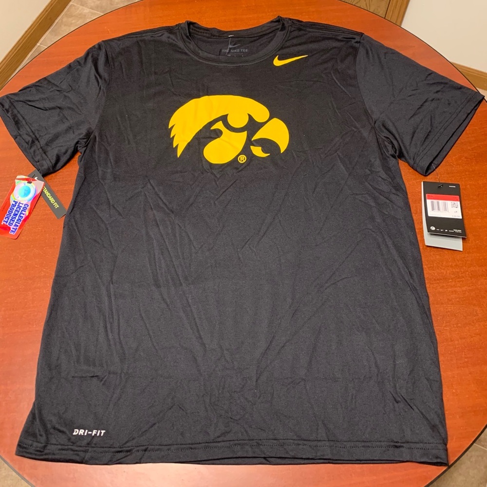 BRAND NEW !! Iowa Hawkeyes Nike T-Shirt